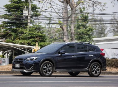 Chiangmai, Tayland - 16 Mart 2021 Özel SUV arabası, Subaru Outback. Fotoğraf 121 numaralı yolda, Chiangmai, Tayland 'a 8 km uzaklıkta..
