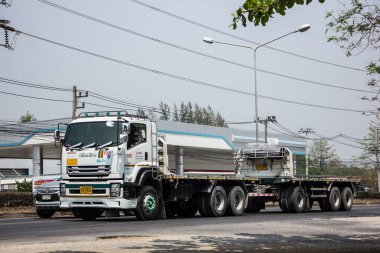 Chiangmai, Tayland - 16 Mart 2021: Er Isuzu Kargo Truck. Fotoğraf 1001 nolu yolda, Chiangmai, Tayland 'a 8 km uzaklıkta..