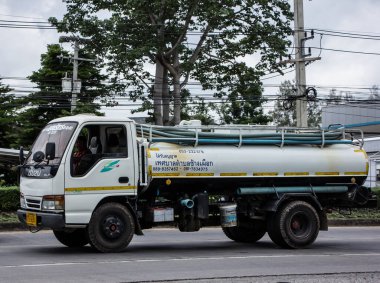Chiangmai, Tayland - 16 Mart 2021: Kanalizasyon Tankı Özel Tırı. Fotoğraf 121 numaralı yolda, Chiangmai, Tayland 'a 8 km uzaklıkta..