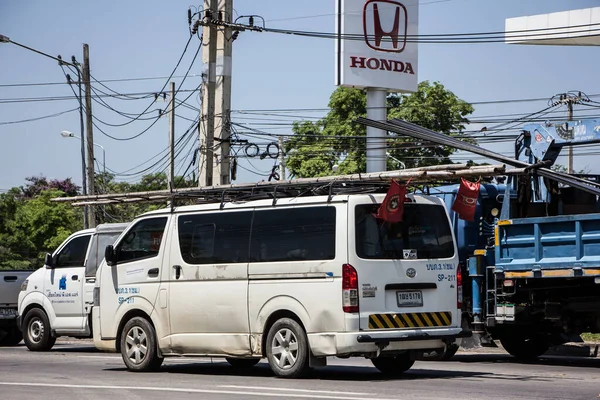 Chiangmai, Tayland - 3 Mayıs 2021: Van Car of Tot Şirketi. Fotoğraf 121 numaralı yolda, Chiangmai, Tayland 'a 8 km uzaklıkta..