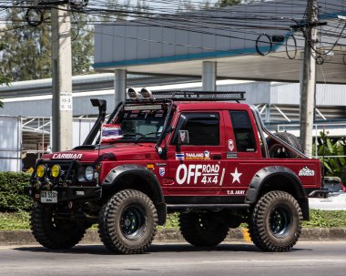 Chiangmai, Tayland - 3 Mayıs 2021 Özel araba, Suzuki Caribian. Fotoğraf 1001 nolu yolda, Chiangmai, Tayland 'a 8 km uzaklıkta..