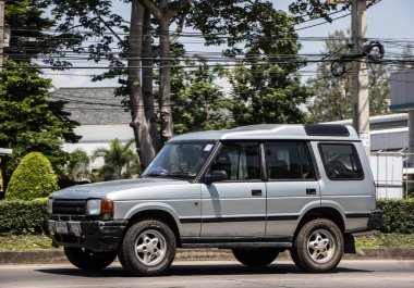 Chiangmai, Tayland - 3 Mayıs 2021: özel araba. Land Rover Discovery 'de. Fotoğraf 1001 nolu yolda, Chiangmai, Tayland 'a 8 km uzaklıkta..