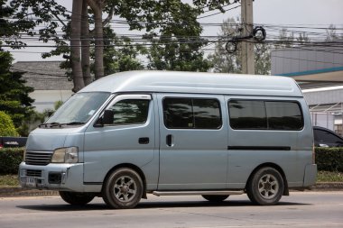 Chiangmai, Tayland - 2 Haziran 2021: Özel eski Nissan Urvan Van Car. Fotoğraf: Chiangmai Tayland şehir merkezinden yaklaşık 8 km uzaklıktaki 121 numaralı yolda..