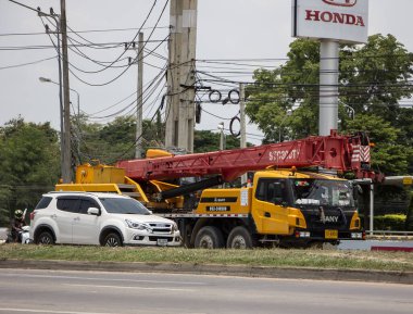 Chiangmai, Tayland - 2 Haziran 2021: Özel SUV aracı Isuzu Mu x Mu-x. 1001 no 'lu yolda. Chiangmai İş Alanından 18 km uzakta..