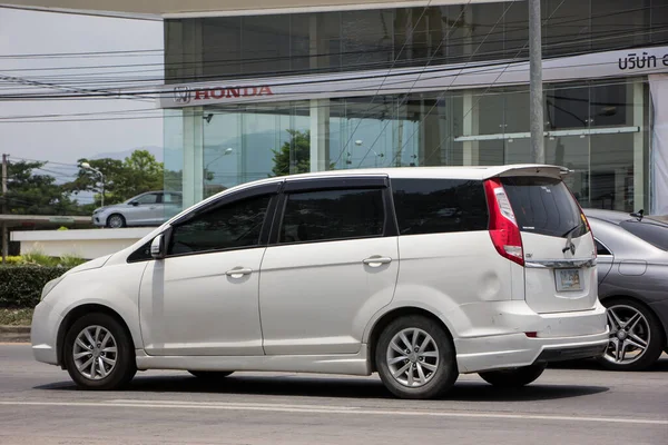 泰国清迈 2021年6月2日 私家车 Proton Exora 照片来自1001号公路 距泰国清迈市中心约8公里 — 图库照片
