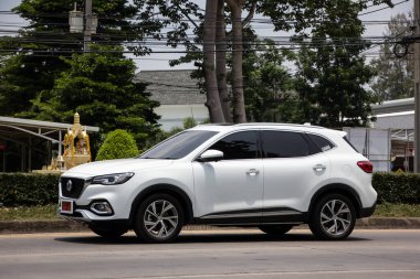 Chiangmai, Tayland - 2 Haziran 2021: Özel SUV MG HS. İngiliz otomotiv ürünü. 1001 numaralı yolda, Chiangmai şehrinden 8 km uzakta..