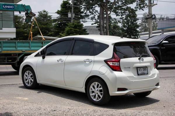 Chiangmai Thailand Juni 2021 Privat Eco Bil Nissan Note Väg — Stockfoto