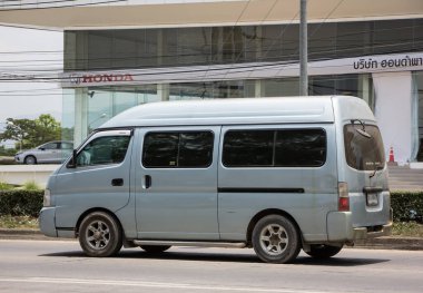 Chiangmai, Tayland - 2 Haziran 2021: Özel eski Nissan Urvan Van Car. Fotoğraf: Chiangmai Tayland şehir merkezinden yaklaşık 8 km uzaklıktaki 121 numaralı yolda..