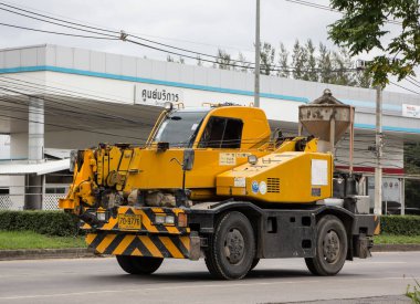 Chiangmai, Tayland - 29 Haziran 2021: Özel TADANO Crevo 100 Crane Truck. Fotoğraf 121 no 'lu yolda, Chiangmai, Tayland şehir merkezinden yaklaşık 8 km uzaklıkta..