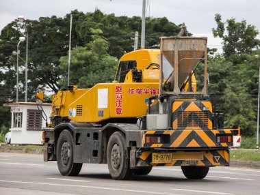 Chiangmai, Tayland - 29 Haziran 2021: Özel TADANO Crevo 100 Crane Truck. Fotoğraf 121 no 'lu yolda, Chiangmai, Tayland şehir merkezinden yaklaşık 8 km uzaklıkta..