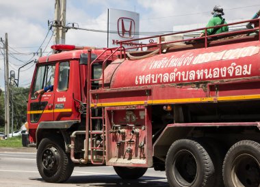Chiangmai, Tayland - 13 Temmuz 2021: Nongjom Alt Bölge İdare Örgütü itfaiye kamyonu. 1001 no 'lu yolda, Chiangmai İş Alanından 8 km uzakta..