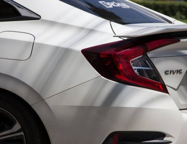 Chiangmai, Tayland -13 Temmuz 2021: Honda Automobile 'den özel sedan araba, onuncu nesil Honda Civic. 1001 no 'lu yolda. Chiangmai İş Alanından 18 km uzakta..
