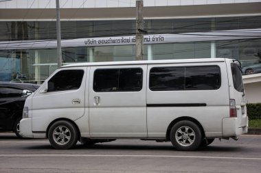 Chiangmai, Tayland - 17 Temmuz 2021: Özel eski Nissan Urvan Van Car. Fotoğraf: Chiangmai Tayland şehir merkezinden yaklaşık 8 km uzaklıktaki 121 numaralı yolda..