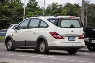 Chiangmai, Tayland - 17 Temmuz 2021: Er Ssangyong Van, New Stavic SV270. 1001 nolu yolda, Chiangmai şehrinden 8 km uzakta..