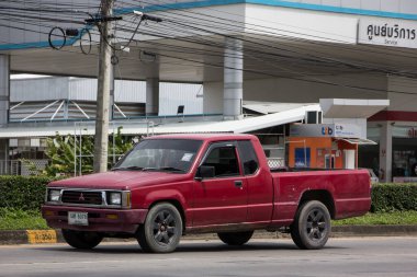 Chiangmai, Tayland - 17 Temmuz 2021: Özel eski pikap, Mitsubishi Kasırgası. 1001 no 'lu yolda, Chiangmai İş Alanından 8 km uzakta..