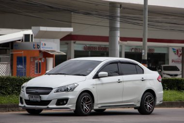 Chiangmai, Tayland - 17 Temmuz 2021: Özel Eko arabası, Suzuki Ciaz. Fotoğraf 121 no 'lu yolda, Chiangmai, Tayland şehir merkezinden yaklaşık 8 km uzaklıkta..