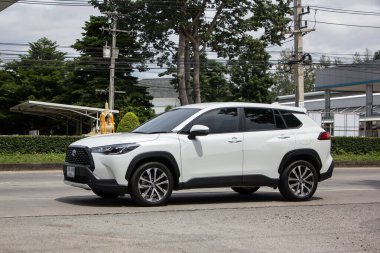 Chiangmai, Tayland - 17 Temmuz 2021: Özel Yeni Toyota Corolla Geçidi. 1001 no 'lu yolda. Chiangmai şehrinden 18 km uzakta..