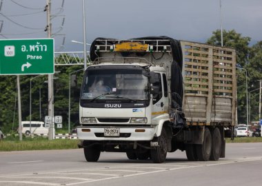 Chiangmai, Tayland - 15 Eylül 2021: Er Hino Kargo Truck. Fotoğraf 1001 nolu yolda, Chiangmai, Tayland 'a 8 km uzaklıkta..