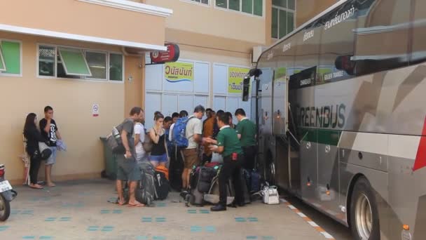 Pasajeros de autobús — Vídeos de Stock