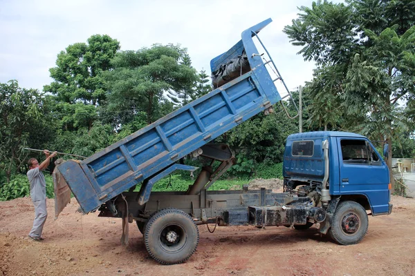 Camion driver pulizia dump truck — Foto Stock