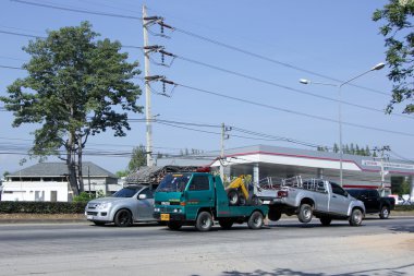 Acil araba çekiciyi taşımak