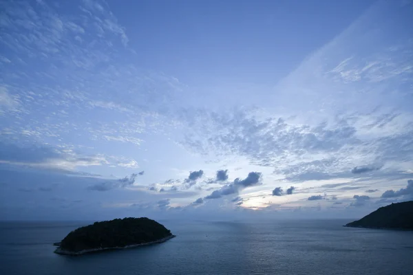 Όμορφη ανατολή του ηλίου πάνω από τη θάλασσα της Ταϊλάνδης. Ρετρό φίλτρο — Φωτογραφία Αρχείου