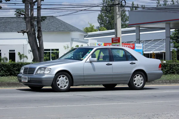 Prywatny Mercedes-Benz S280. — Zdjęcie stockowe