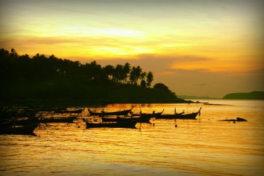 Phuket Beach güneş doğarken