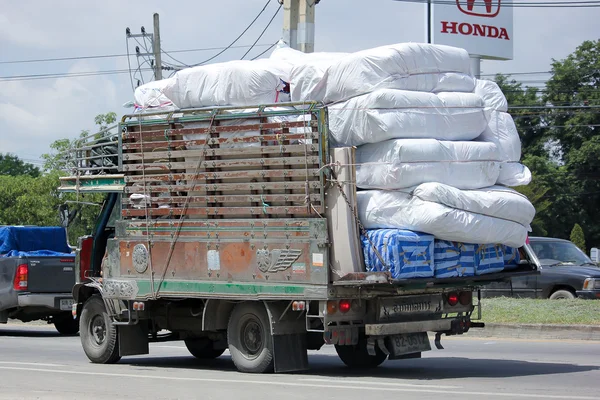 Vecchio camion di Saha Thip Thong Trasporti — Foto Stock