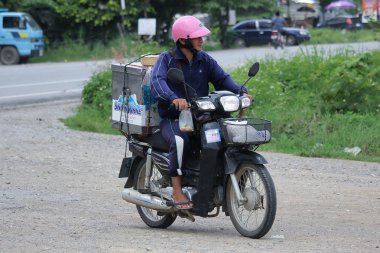 Bir motosiklet üzerinde dondurma satış