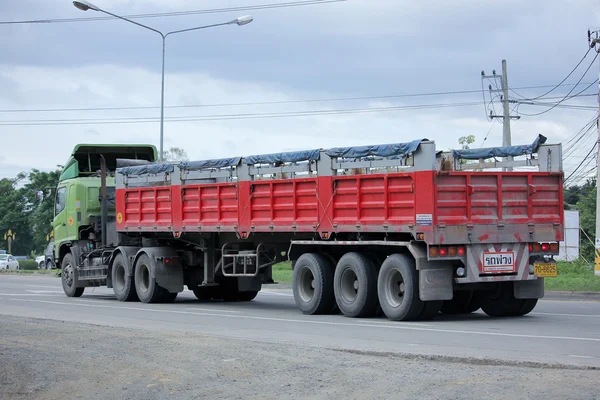 Aanhangwagen Truck van Nakhonsawan Tung Prasert bedrijf — Stockfoto