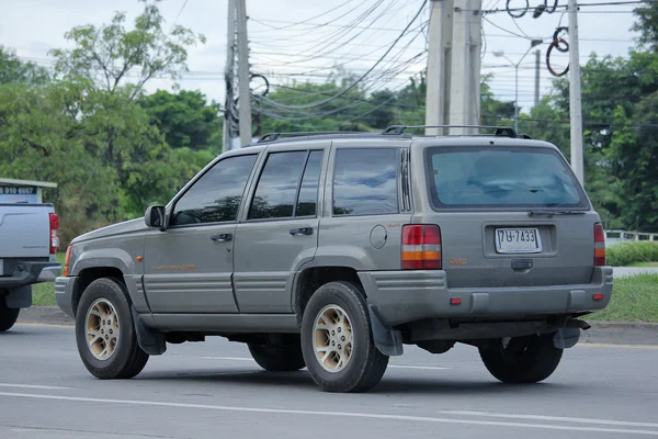 Samochód prywatny jeep. — Zdjęcie stockowe