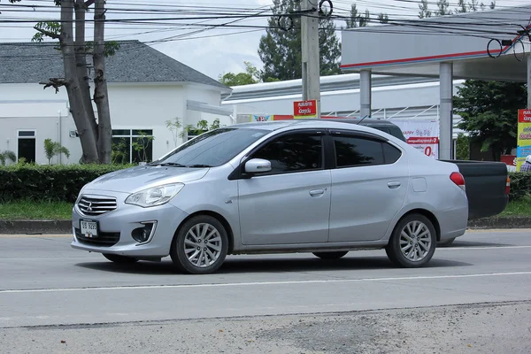 Private Mitsubishi ziehen an. — Stockfoto