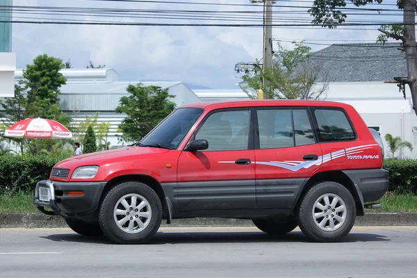 プライベート Suv 車、トヨタ Rav4. — ストック写真