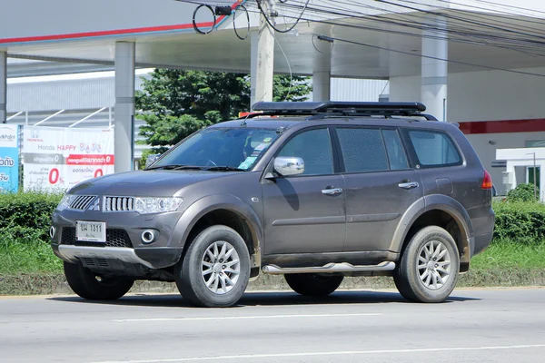 Mitsubishi Pajero Suv coche . — Foto de Stock