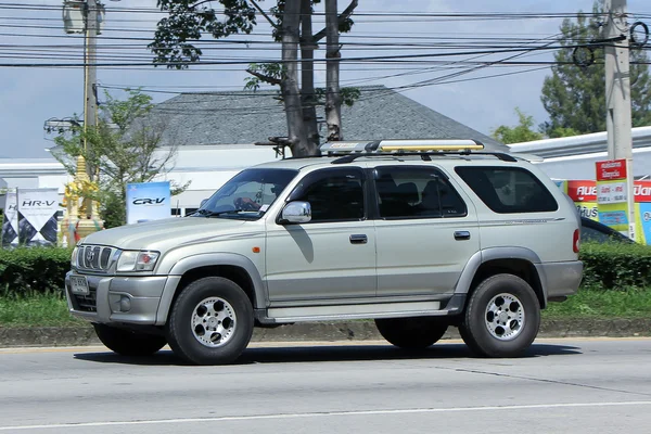 民营 suv 车，丰田体育骑手 — 图库照片