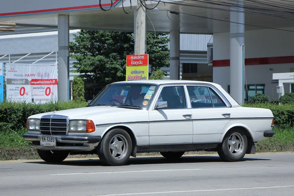 Prywatny samochód stary Mercedes-Benz — Zdjęcie stockowe