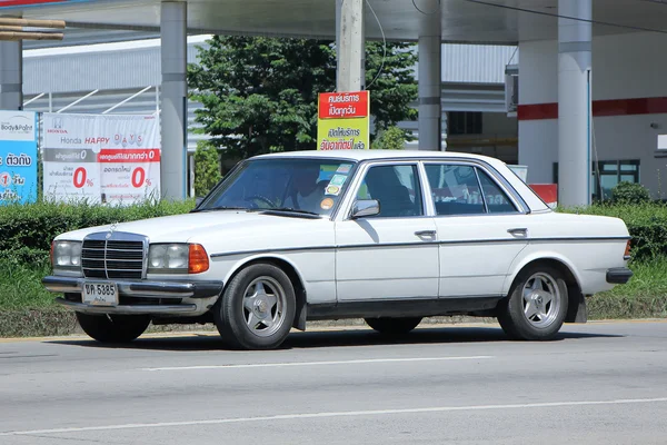 Coche viejo privado de Mercedes-Benz — Foto de Stock