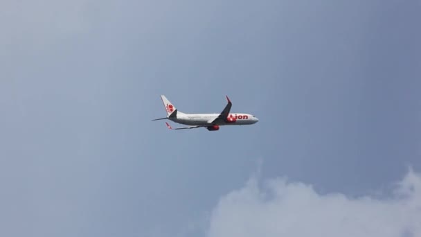 Boeing 737-900 av thailändska Lionair. — Stockvideo