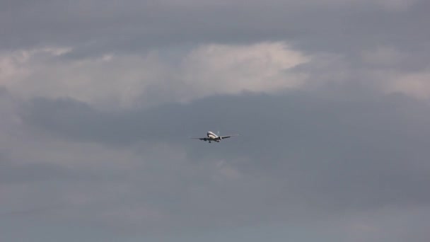 B-5645, a China Southern Airlines Boeing 737-800. — Stock videók