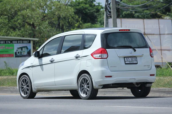 Частный автомобиль, Suzuki ertiga . — стоковое фото