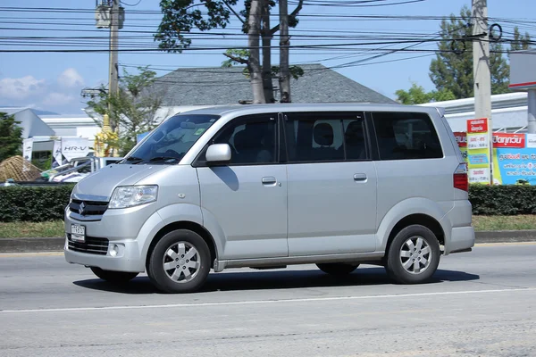 Carro particular, Mini Van de Suzuki APV — Fotografia de Stock