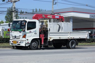 Özel kamyon vinç ile.