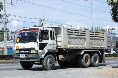 Eski Mitsubishi 10 tekerlek damperli kamyon 