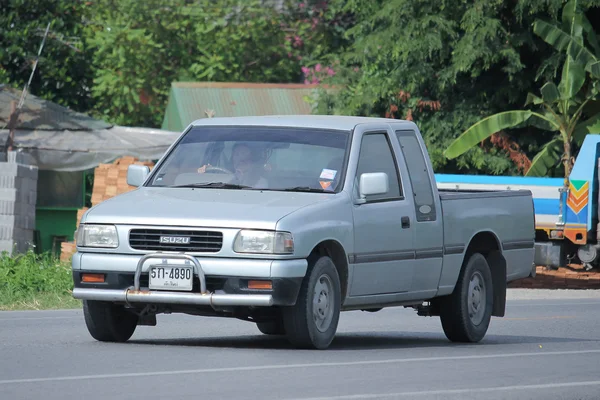 Privé Isuzu Ramasser une voiture . — Photo