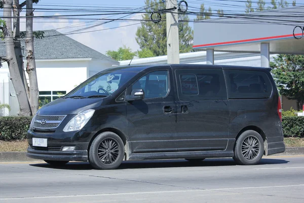 Uma carrinha privada. Hyundai H-1 — Fotografia de Stock