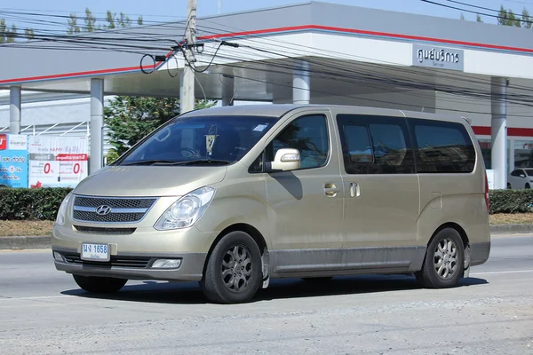 Camioneta privada. Hyundai H-1 — Foto de Stock