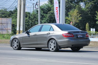  Özel Mercedes-Benz E200.