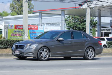  Özel Mercedes-Benz E200.