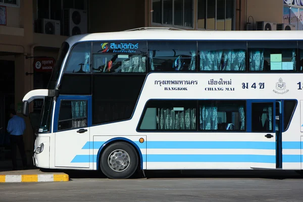 Buss i Sombattour-kompaniet . – stockfoto